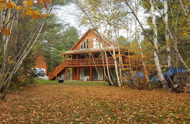 Modern log home, heart of White Mtns, Twin Mtn, 7 mins to Bretton Woods, pets+