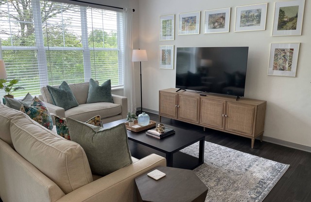 Modern Long Stay 2BR | Walk-In Shower | No Steps