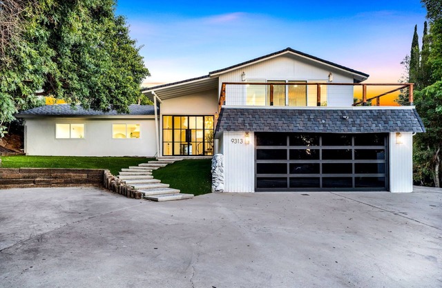 Modern Lux 4-bedroom house in amazing Mt Helix with AC, WiFi, fitness machines