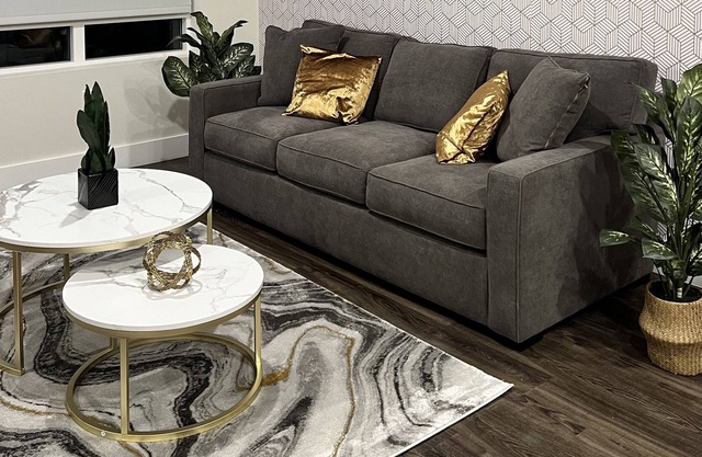 Modern luxe apartment middle of bay area