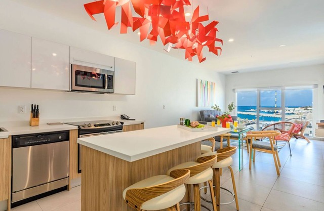Modern Luxury 2/BR Condo with Sea View