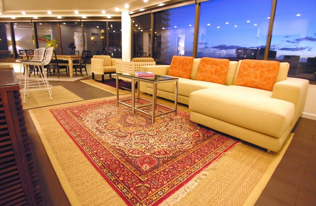 Modern Luxury 2bed 2bath with Ocean Views and Easy Parking