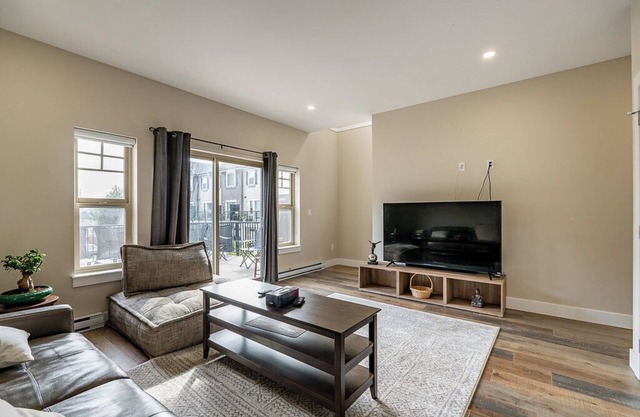 Modern luxury 3bedroom 3 bath with huge patio