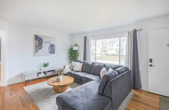 Modern Luxury - Heart of Cuyahoga Falls