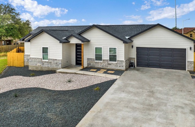 Modern Luxury Home | Deck w/Grill and Fire Table