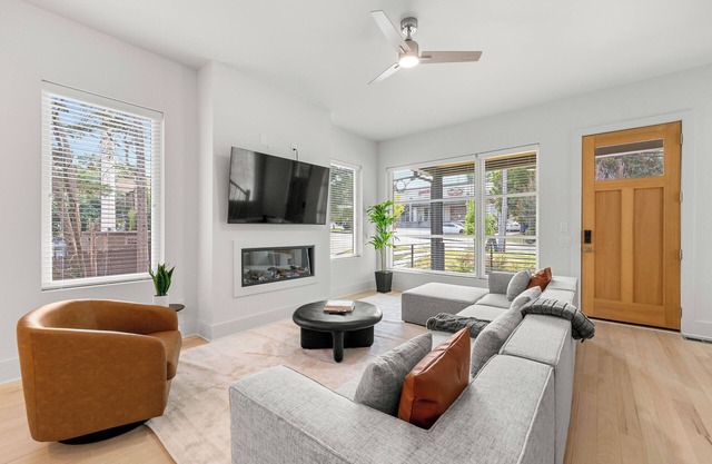 Modern Luxury in West Midtown 4BR with Rooftop