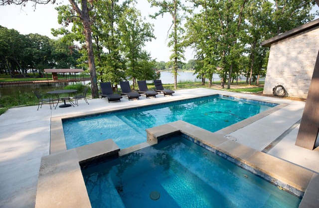 Modern Luxury on Cedar Creek Lake, Private Pool!