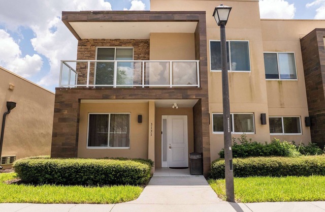 Modern Magic Village Home for 8 with Grill 3131