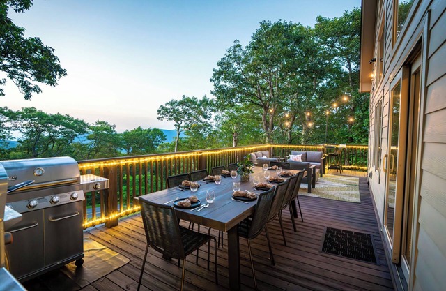 Modern -Massage Chair, Hot Tub, Sauna, Family Friendly, Game Room, View, 4 Decks