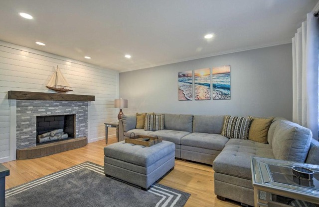 Modern Middletown Retreat, Minutes to Downtown!