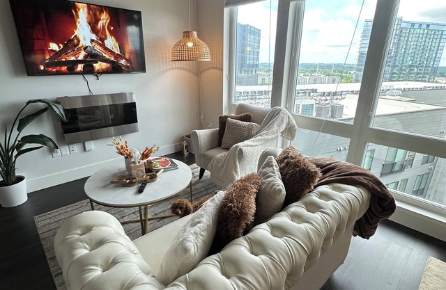 Modern Midtown Getaway Near Stadium & Dining