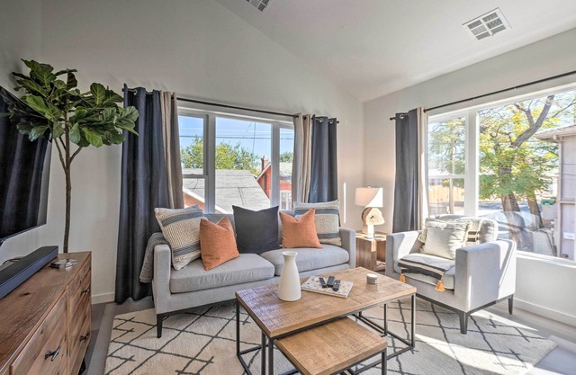 Modern Midtown Haven w/Garage: Mt Rose Day Trips!