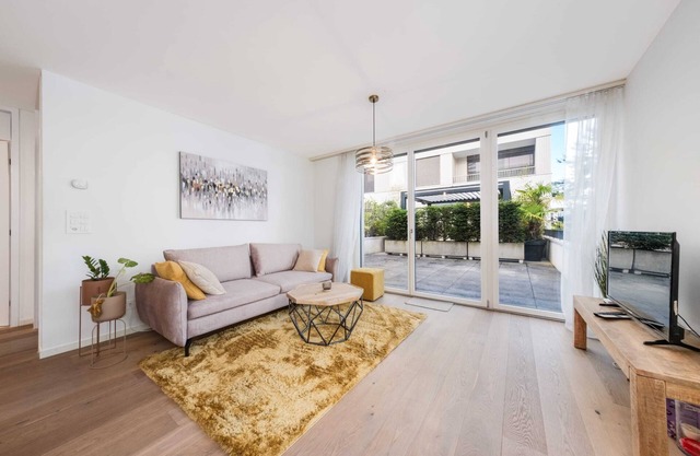 Modern Montreux Center 1-Bedroom Apartment