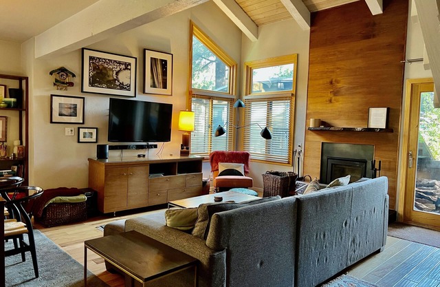 Modern Mountain Get-Away-Wildflower 1 BR + Loft/2 BA Condo