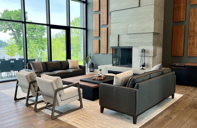 Modern Muskoka Getaway on Fairy Lake- Hot Tub, Pool Table, Fire Pit!