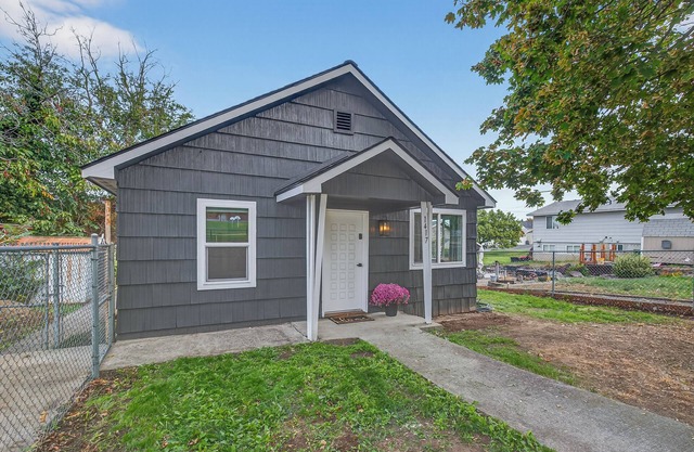 Modern, New, 3 bedroom home in Prime Lewiston location!