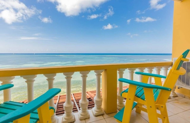 Modern Oceanfront Aruba Chalet w spectacular view