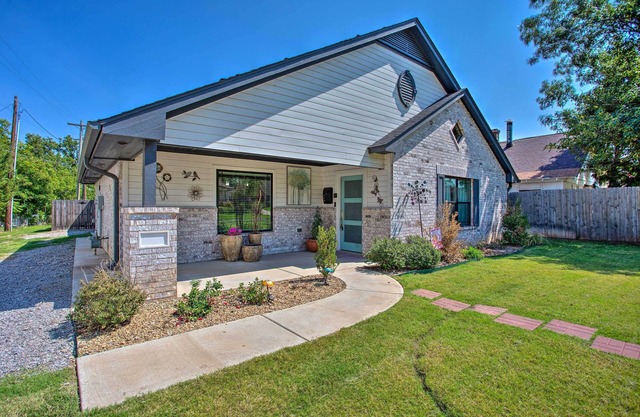 Modern OKC Retreat: Half-Mile to Plaza District!