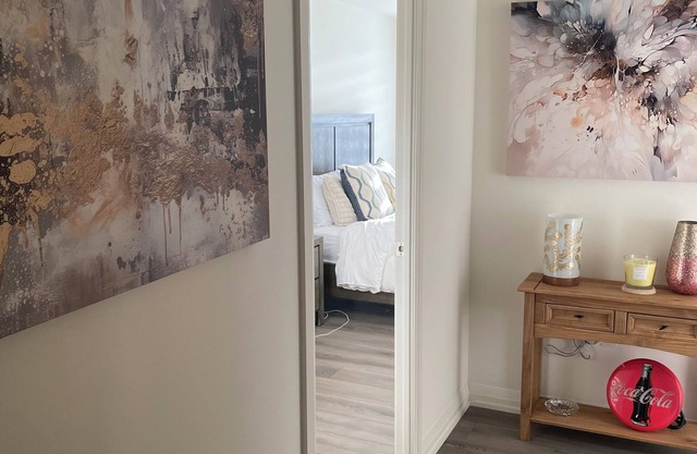 🛏️ Modern Private Room with Ensuite – 2 Min Walk to Vaughan Mills