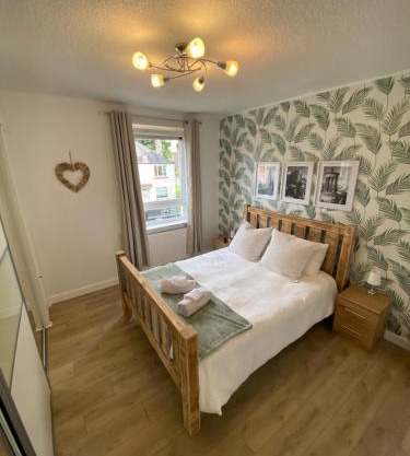 Modern Quiet City Center Airport 2 Bedroom Apartment