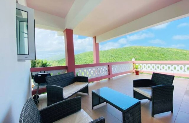 Modern, Quiet, Cozy One Bedroom Apartment. Close to restaurants.