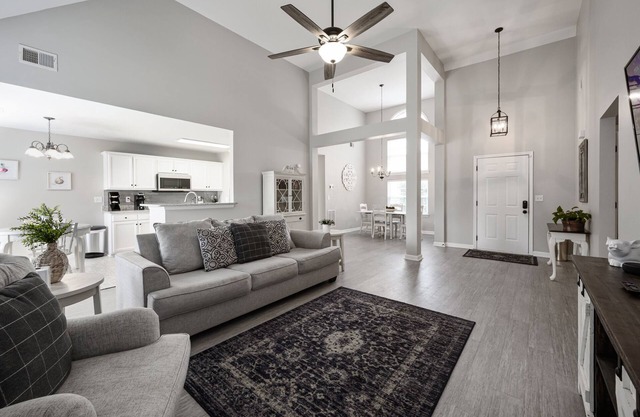Modern Ranch Near LakePoint — 10% Week 15% Month