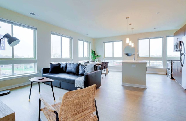 Modern Retreat W Gym & Prime Location