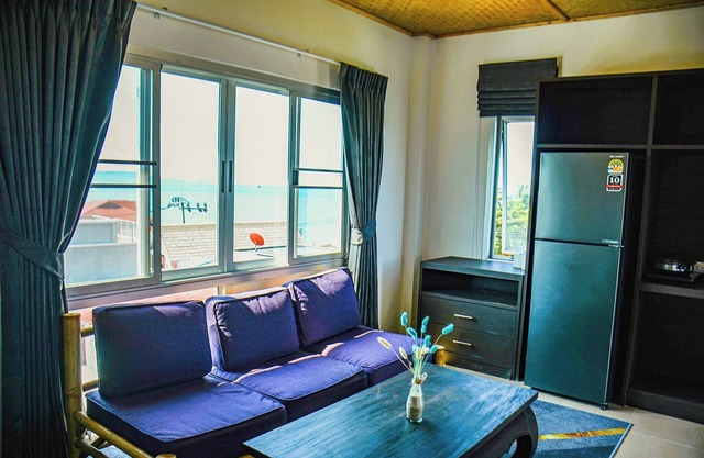 Modern Rustic Seaview 1 bedroom Retreat with Free Coworking