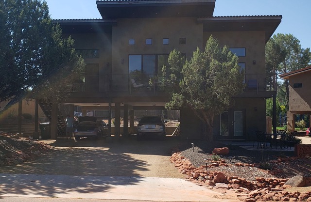 Modern Sedona 1BR/1BA Private Suite near Hiking Trails & Crescent Moon Ranch