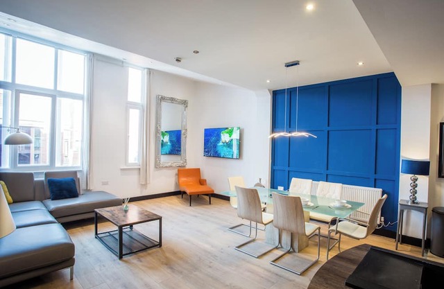 Modern Skylight Suite | Central Warrington Stay