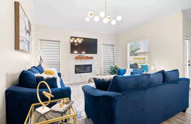 Modern Spacious 5BD Home W Hot Tub Katy TX