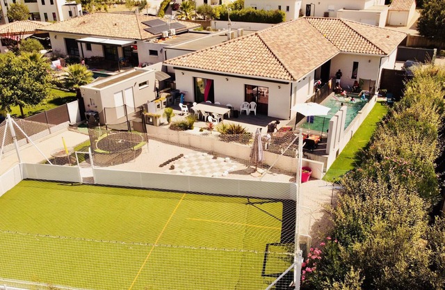 Modern, spacious, air-conditioned villa with swimming pool and playground, near Sommières