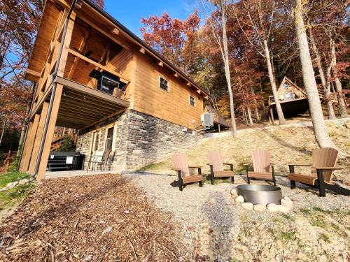 Modern Spacious Cabin with Jacuzzi and Panoramic Views in Ohio