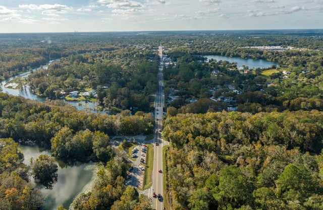 Modern Spacious Comfy 3 Bedroom 2 Bathroom Home Short Walk to Rainbow River