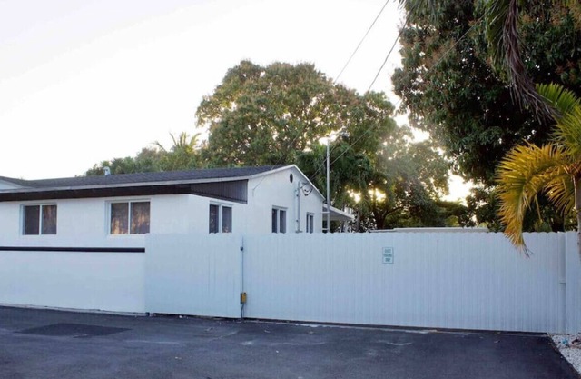 Modern Spacious House - 5 min from MIA Airport