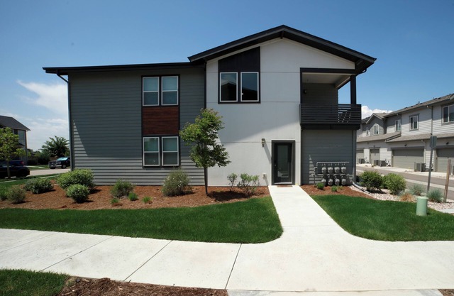 Modern & Spacious Townhome - 2 Bed, 2 Bath - Near CSU & Downtown in Fort Collins