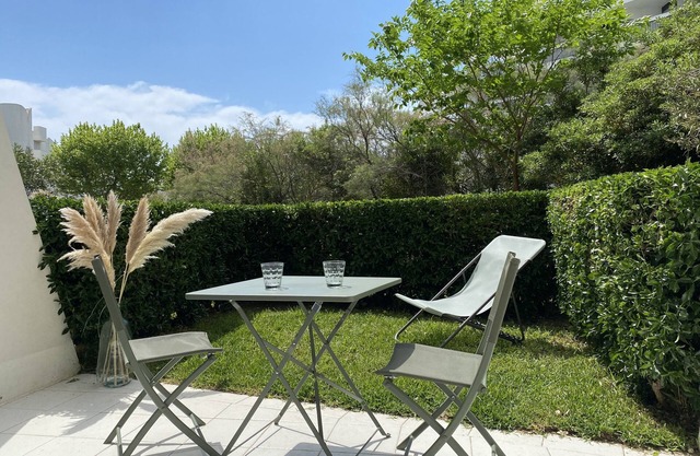 Modern studio 150 m from the sea with large terrace and garden
