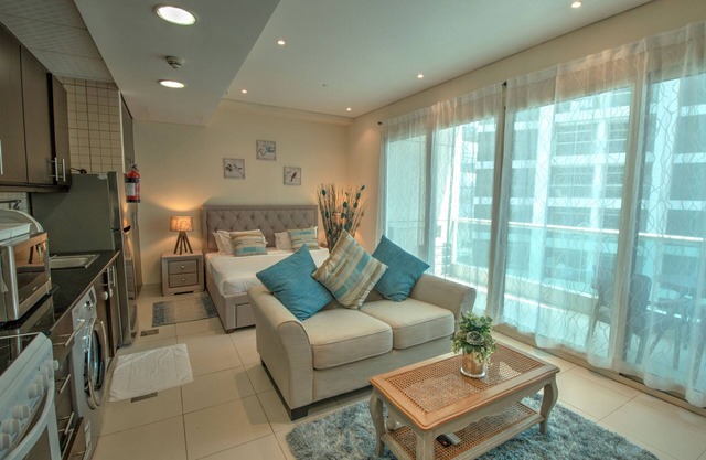 Modern Studio at Royal Oceanic JBR by Deluxe Holiday Homes