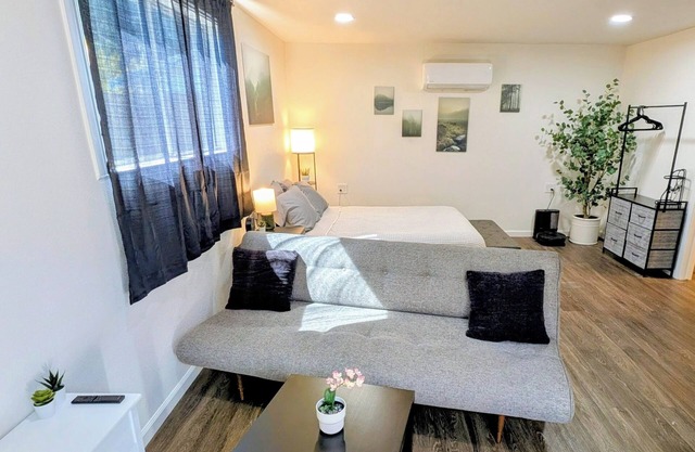 Modern Studio Escape - Perfect Location