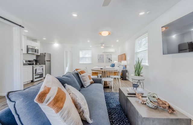Modern Studio Near Lake Lewisville | Fire Pit & Pets OK