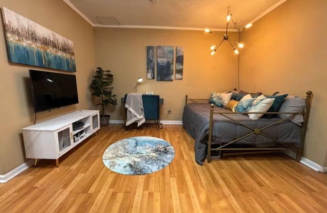 "Modern Studio Retreat Steps from the ATL Beltline -Dining, Breweries & Trails!"