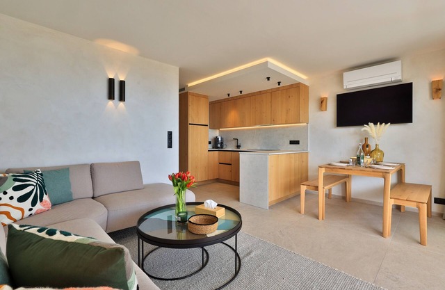 Modern stylish flat with sea view for four persons in Cap Esterel