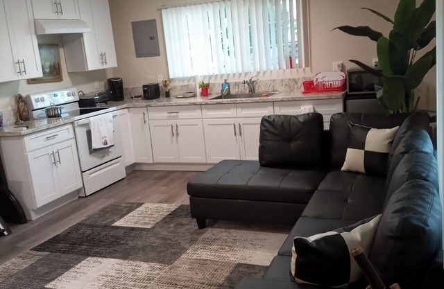 Modern Tower District Apt two bedroom share it with another guest - FREE WiFi!