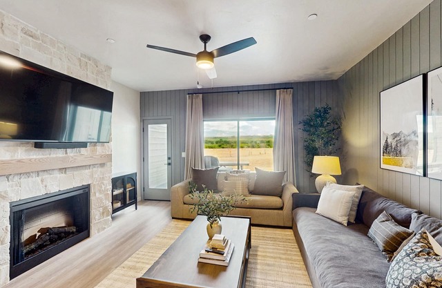 Modern townhome with fireplace, near ski slopes, golf, and fly fishing