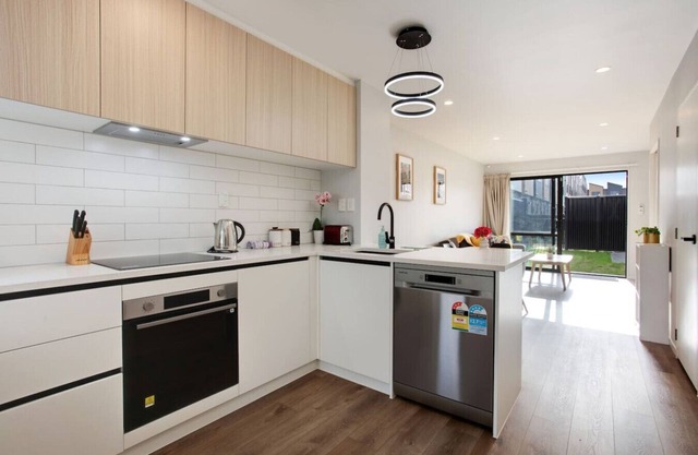 Modern Townhouse near Mount Mangere and Airport