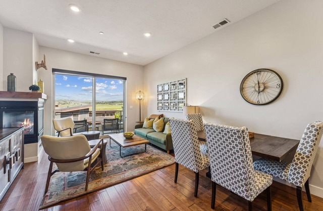 Modern Townhouse with HotTub & Garage!