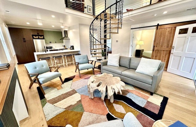 Modern Twist In Downtown Wilmington 3/2 Stunner!