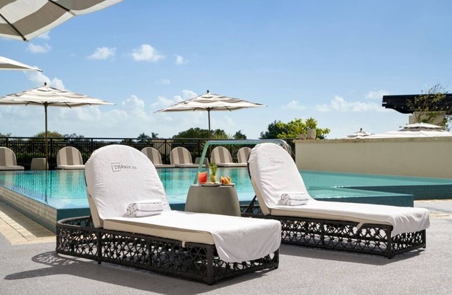 Modern Unit in Coral Gables! Parking, Rooftop Pool! Near Dadeland Mall!