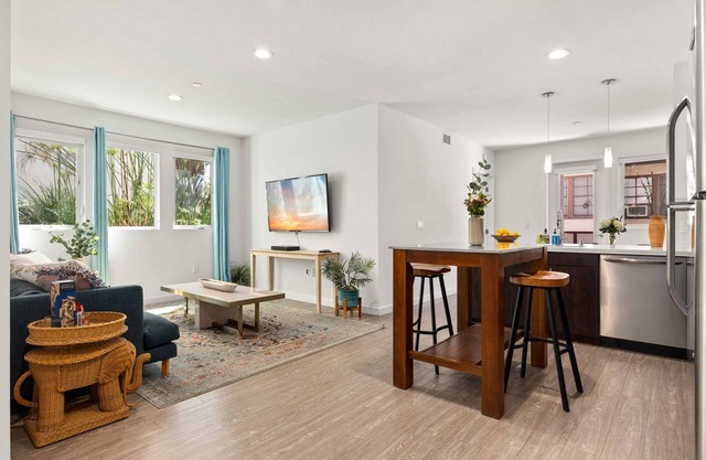 Modern Urban Retreat with Industrial Flair