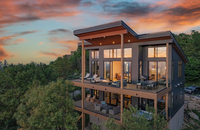 Modern View Home with Sauna, Steam Room & Hot Tub